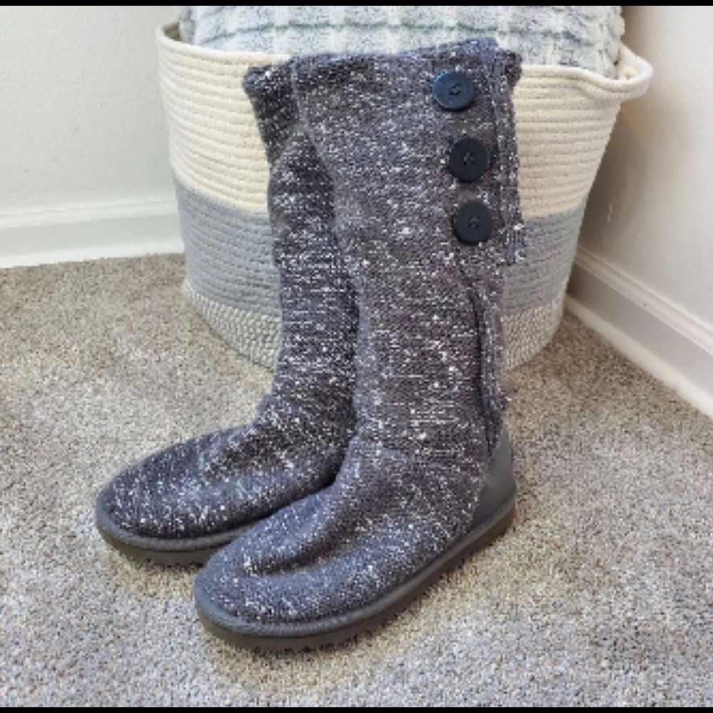 UGGS - Picture 3 of 6